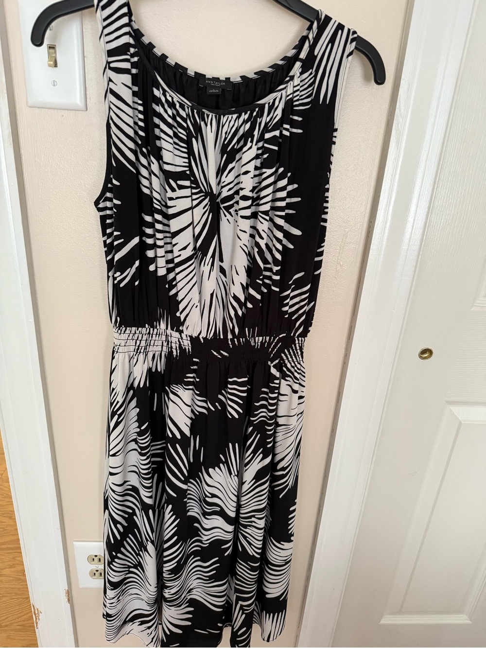 Ann Taylor Factory Black and White Patterned dress with elastic waist and lined